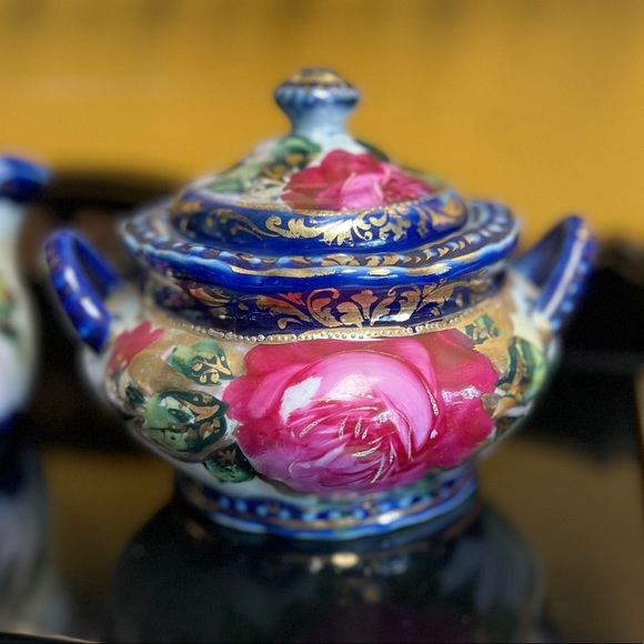 Creamer and sugar - Picture 2 of 8